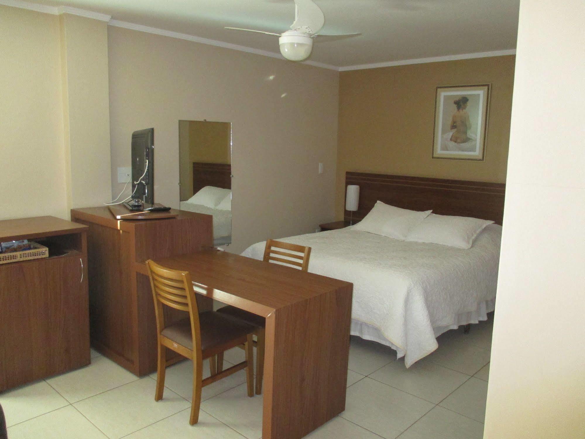 Hotel Victor Plaza Formiga Esterno foto
